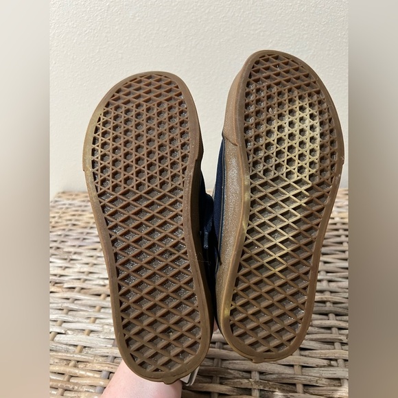 Vans Blue and White Sneakers Classic Skate Style, Gum Soul, men’s size 7, EUC - Picture 6 of 7